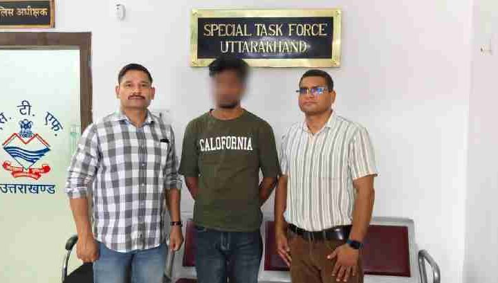उत्तराखण्ड एसटीएफ की बड़ी कार्यवाही, बन्द पडी बीमा पॉलिसियों को चालू करने के नाम पर धोखाधड़ी करने वाले गैंग का एक सदस्य नोएडा से गिरफ्तार
