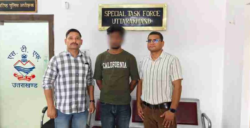 उत्तराखण्ड एसटीएफ की बड़ी कार्यवाही, बन्द पडी बीमा पॉलिसियों को चालू करने के नाम पर धोखाधड़ी करने वाले गैंग का एक सदस्य नोएडा से गिरफ्तार