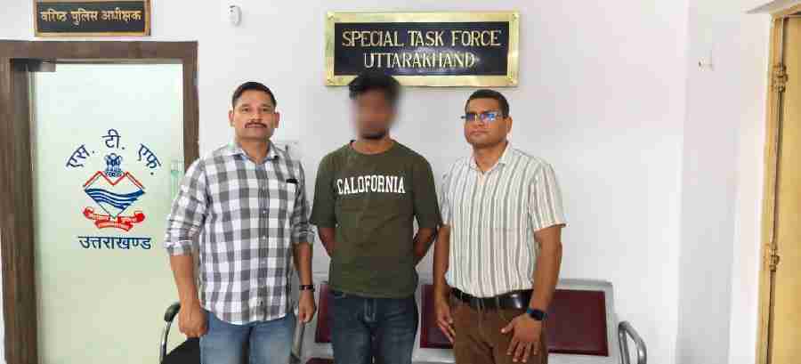 उत्तराखण्ड एसटीएफ की बड़ी कार्यवाही, बन्द पडी बीमा पॉलिसियों को चालू करने के नाम पर धोखाधड़ी करने वाले गैंग का एक सदस्य नोएडा से गिरफ्तार
