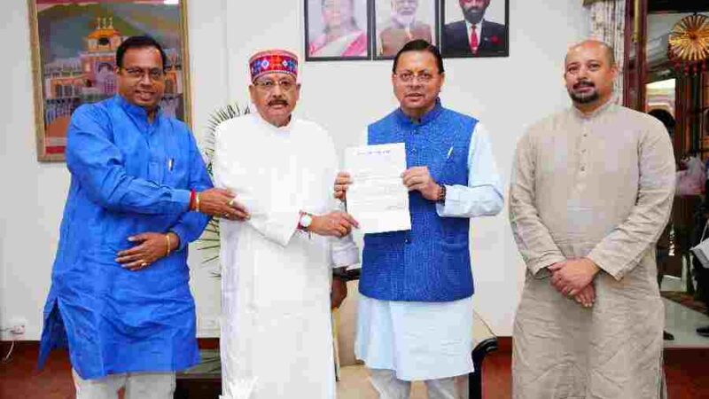 मानव उत्थान सेवा समिति के माध्यम से चारधाम यात्रियों का 10 करोड़ का बीमा, महाराज ने मुख्यमंत्री धामी को सौंपा 367995 की धनराशि का चैक