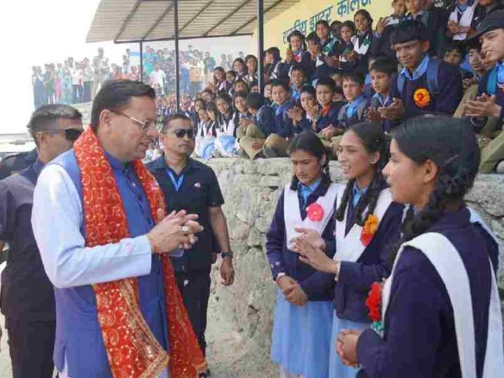 सीएम धामी ने देवीधुरा में छात्र-छात्राओं से किया संवाद, उज्ज्वल भविष्य की दी शुभकामनाएं