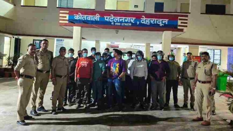 पुलिस अधीक्षक ऋषिकेश के नेतृत्व में अलग अलग टीमो द्वारा संदिग्धों के ठिकानों पर की गई औचक छापेमारी, सार्वजनिक स्थानों पर शराब पीने वाले 73 व्यक्तियों को पुलिस द्वारा हिरासत में लेकर लाया गया थाने