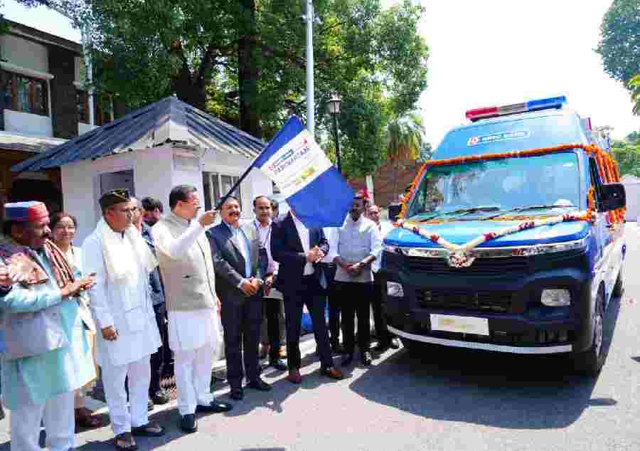 मुख्यमंत्री धामी ने एचडीएफसी बैंक द्वारा प्रदत्त 4 अत्याधुनिक एम्बुलेंस का किया फ्लैग ऑफ
