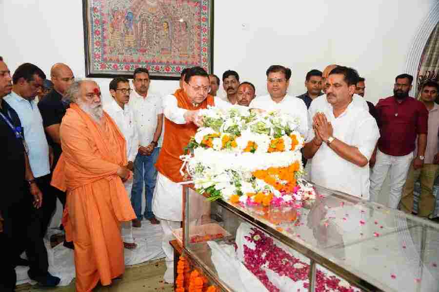 मुख्यमंत्री धामी ने स्वर्गीय मेजर जनरल भुवन चंद्र खण्डूरी को अर्पित की भावभीनी श्रद्धांजलि