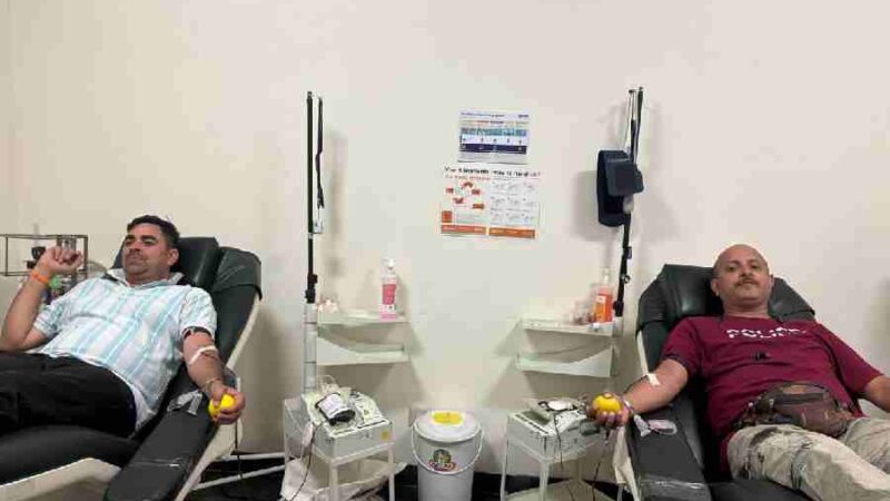 दून पुलिस ने फिर निभाया मानवता का कर्तव्य, दून पुलिस के कर्मियों द्वारा ह्नदयघात से पीडित महिला को स्वेच्छा से रक्तदान कर की सहायता