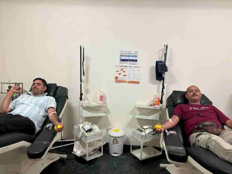 दून पुलिस ने फिर निभाया मानवता का कर्तव्य, दून पुलिस के कर्मियों द्वारा ह्नदयघात से पीडित महिला को स्वेच्छा से रक्तदान कर की सहायता