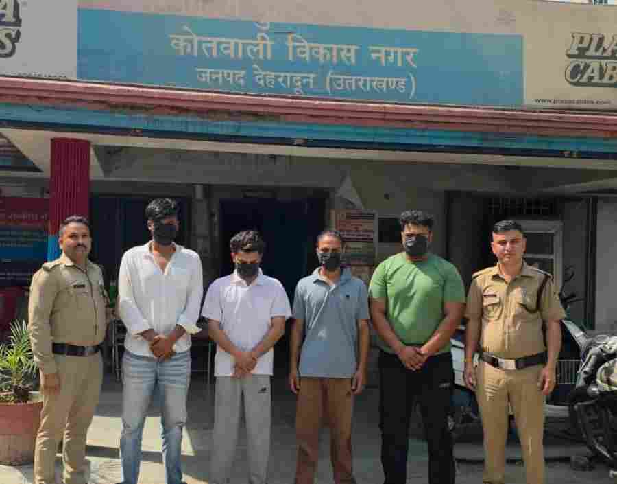सार्वजनिक स्थान पर हुडदंग मचाने वालों को दून पुलिस ने पढाया कानून का सबक, जीवनगढ़ क्षेत्र हुड़दंग मचाने वाले 4 युवकों को किया गिरफ्तार