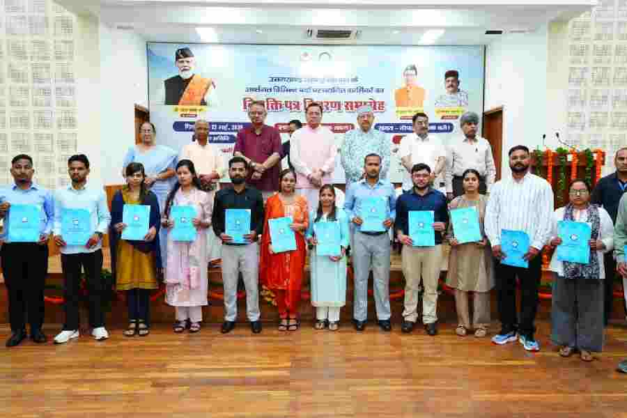 मुख्यमंत्री ने 483 अभ्यर्थियों को प्रदान किये नियुक्ति पत्र, साढ़े चार साल में 33 हजार अभ्यर्थियों को मिली सरकारी नौकरी