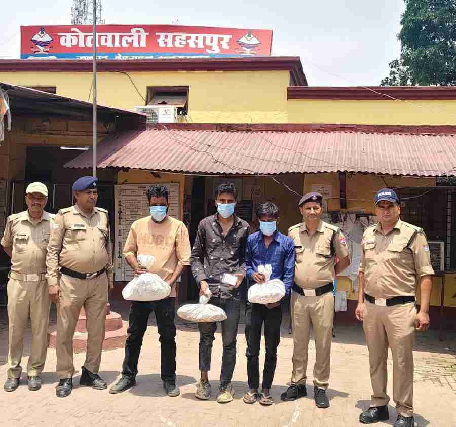 सहसपुर क्षेत्र की फैक्ट्री में हुई चोरी की घटना का दून पुलिस ने किया खुलासा, घटना को अंजाम देने वाले 3 अभियुक्तों को किया गिरफ्तार
