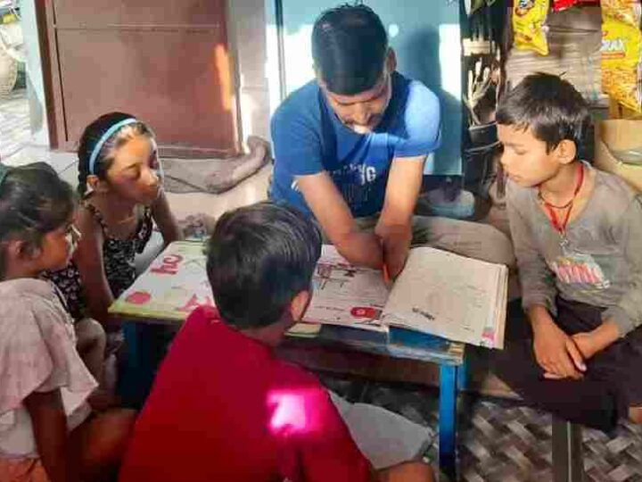जरूरतमंद परिवार के जीवन में आशा की नई किरण लाया जिला प्रशासन, दुर्घटना में दोनों हाथ गंवा चुके मनीष को जिला प्रशासन रायफल क्लब फंड से रू0 50 हजार की आर्थिक सहायता
