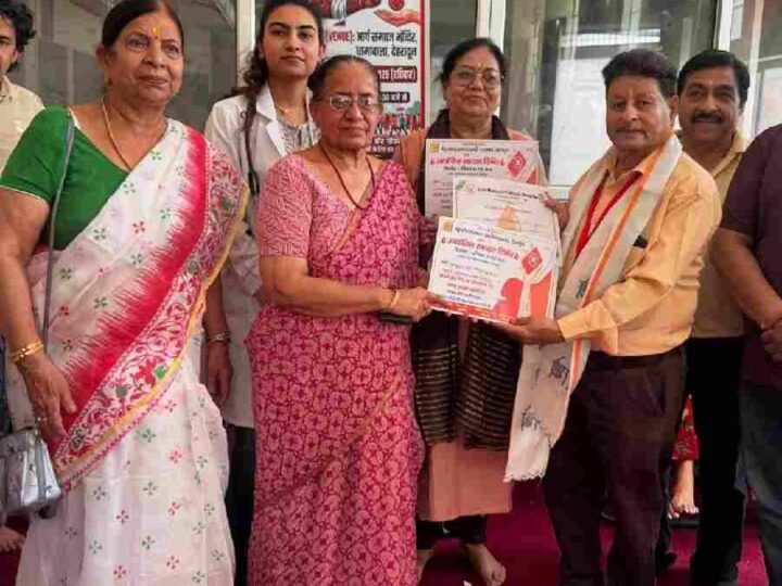 डॉ० अनिल वर्मा “मैढ़ सोनार महासभा सम्मान” से विभूषित,  रक्तदान समाज सेवा का सरलतम माध्यम है – सविता कपूर