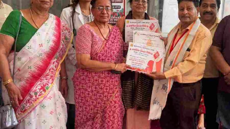 डॉ० अनिल वर्मा “मैढ़ सोनार महासभा सम्मान” से विभूषित,  रक्तदान समाज सेवा का सरलतम माध्यम है – सविता कपूर