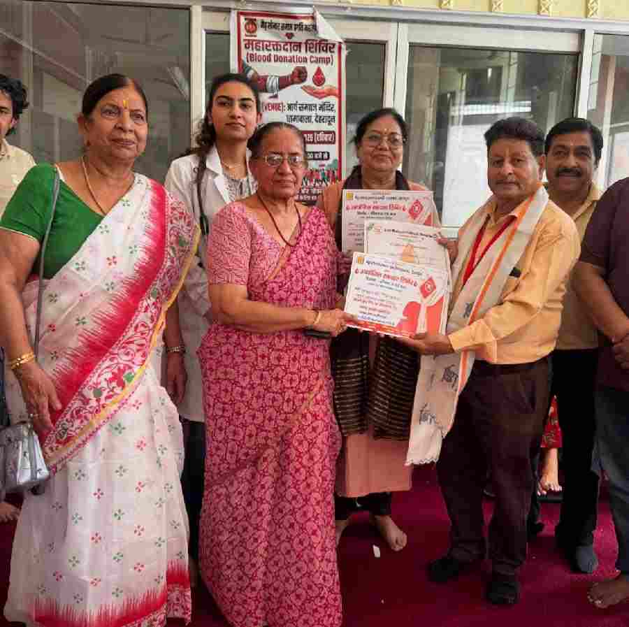 डॉ० अनिल वर्मा “मैढ़ सोनार महासभा सम्मान” से विभूषित,  रक्तदान समाज सेवा का सरलतम माध्यम है – सविता कपूर