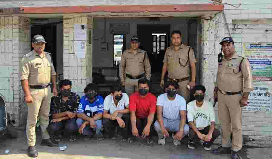 सार्वजनिक स्थान पर लडाई झगडा कर शान्ति भंग करने वालों को दून पुलिस ने पढाया कानून का सबक, 6 अभियुक्तों को पुलिस ने किया गिरफ्तार