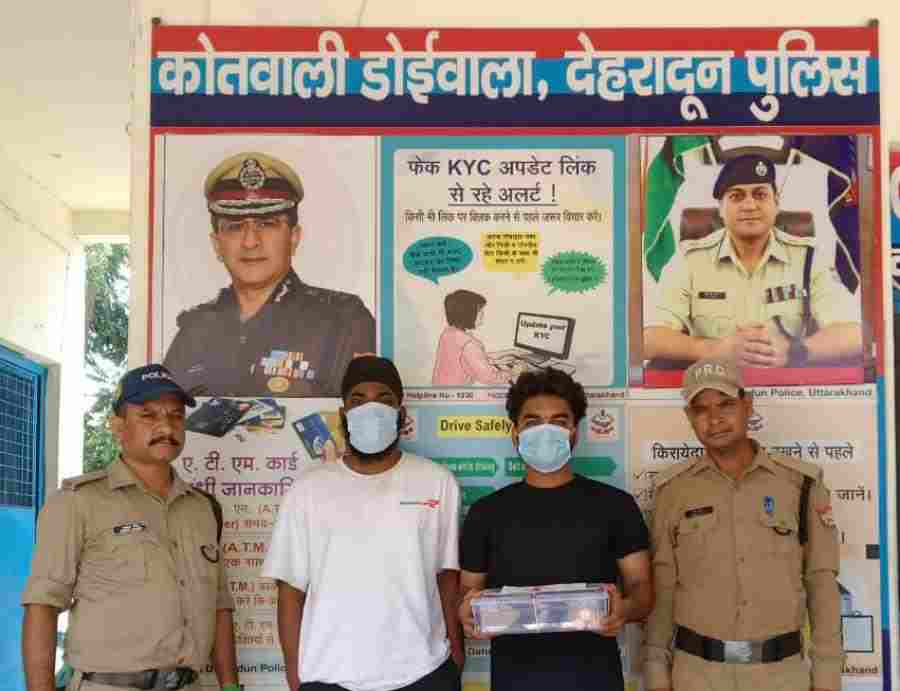 अवैध रूप से सट्टे के कारोबार में लिप्त 2 सटोरियों को दून पुलिस ने किया गिरफ्तार