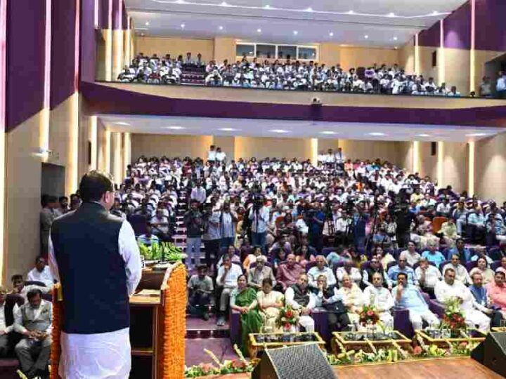 मुख्यमंत्री धामी ने शिवालिक कॉलेज ऑफ इंजीनियरिंग, देहरादून में “विकसित भारत 2047 के निर्माण में उच्च शिक्षा का महत्त्व” विषय पर आयोजित विचार गोष्ठी को किया संबोधित