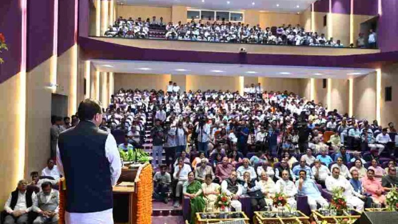 मुख्यमंत्री धामी ने शिवालिक कॉलेज ऑफ इंजीनियरिंग, देहरादून में “विकसित भारत 2047 के निर्माण में उच्च शिक्षा का महत्त्व” विषय पर आयोजित विचार गोष्ठी को किया संबोधित