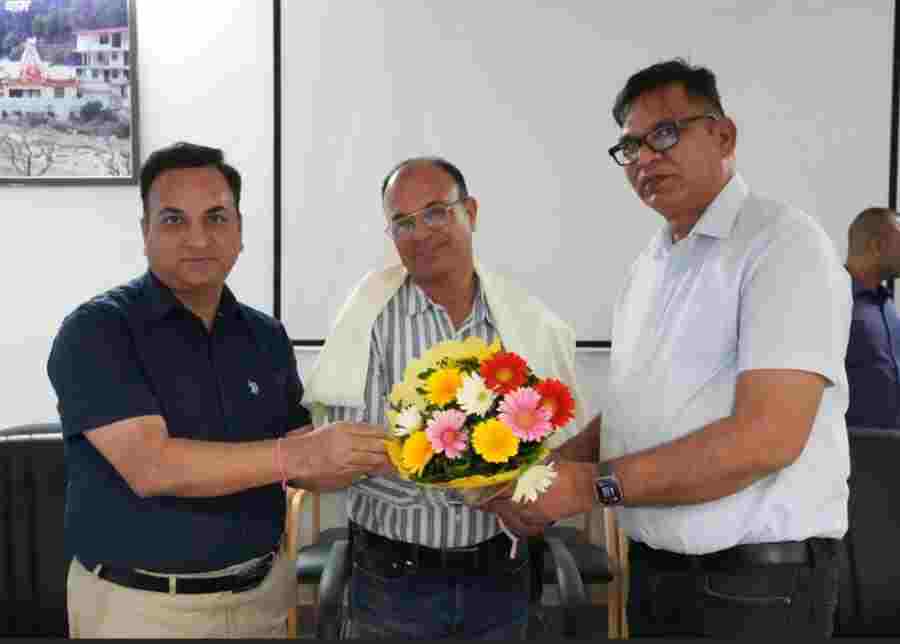 सूचना विभाग में शासकीय सेवा पूर्ण कर सेवानिवृत्त हुए सहायक निदेशक ललिता प्रसाद भट्ट को दी भावभीनी विदाई