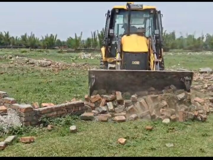 50 बीघा में काटी जा रही अवैध कॉलोनी पर एमडीडीए का चला बुलडोजर, सहसपुर के कल्याणपुर में बड़ी कार्रवाई, सीसी सड़क और प्लॉट चिन्हीकरण ध्वस्त