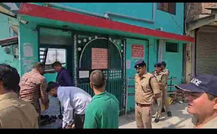 बिना अनुमति संचालित मस्जिद-मदरसा भवन पर एमडीडीए का शिकंजा, नोटिस, सुनवाई और मोहलत के बाद हुई कार्रवाई, अवैध निर्माण को किया गया सील