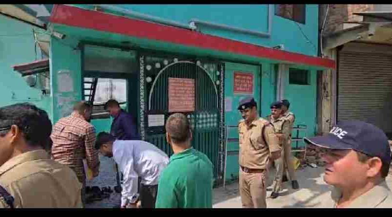 बिना अनुमति संचालित मस्जिद-मदरसा भवन पर एमडीडीए का शिकंजा, नोटिस, सुनवाई और मोहलत के बाद हुई कार्रवाई, अवैध निर्माण को किया गया सील