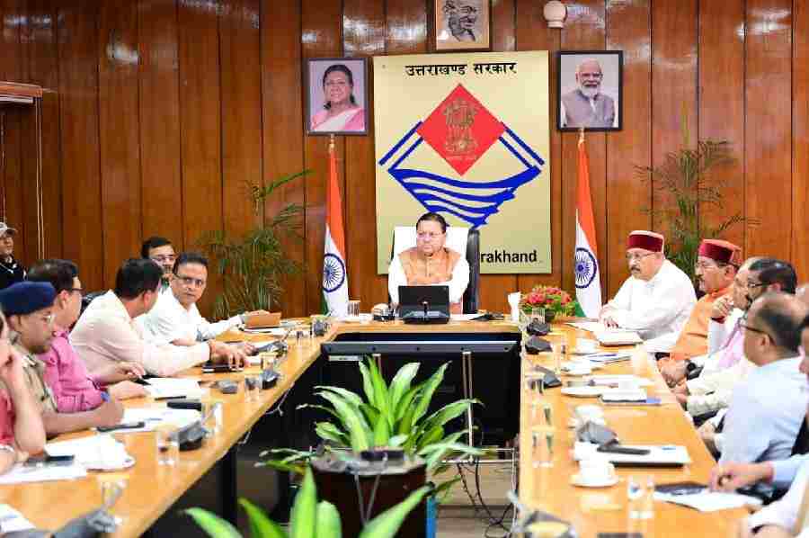 मुख्यमंत्री धामी ने चारधाम यात्रा व्यवस्थाओं की उच्चस्तरीय समीक्षा बैठक के दौरान अधिकारियों को दिये निर्देश, चारधाम यात्रा प्रबंधन का मूल मंत्र हो ‘सुरक्षित यात्रा, सुगम दर्शन और सतत संवाद‘-मुख्यमंत्री