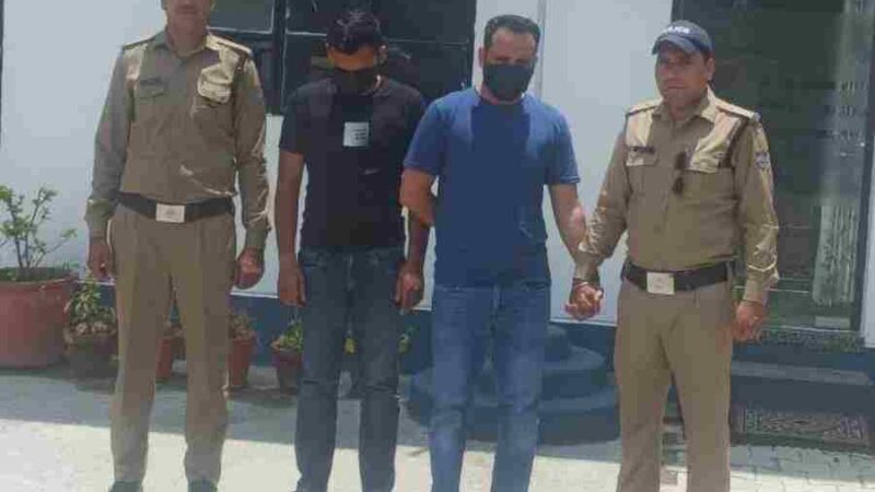 युवक के साथ मार-पीट कर उसे गंभीर रूप से घायल करने वाले 2 अभियुक्तों को दून पुलिस ने किया गिरफ्तार