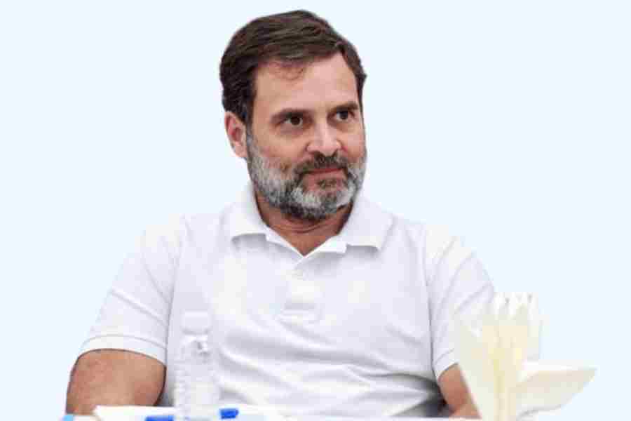 खराब मौसम की भेंट चढ़ा राहुल गांधी का अल्मोडा दौरा, कांग्रेस की चुनावी तैयारी को लगा बड़ा झटका, राहुल ने वीडियो कॉल के जरिये किया लोगो को संबोधित, भविष्य में पुनः उत्तराखंड आने की कही बात