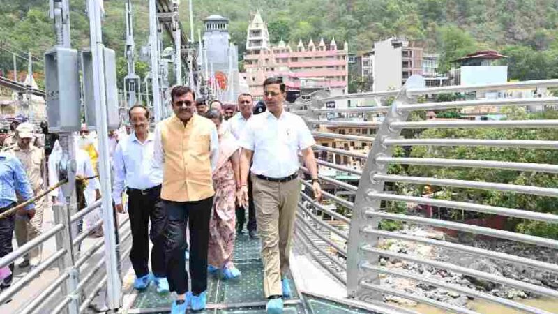 मुख्य सचिव उत्तराखंड ने टिहरी गढ़वाल में बजरंग सेतु एवं हिलान्स हिमालयन भोजनालय का किया निरीक्षण