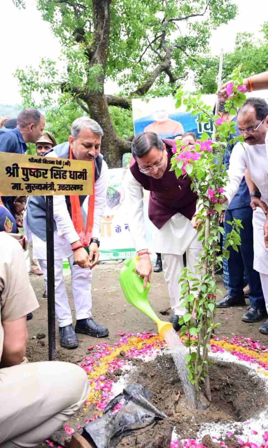 भीमताल झील के सौंदर्यीकरण हेतु झील के किनारे लगाए जाएंगे बोगनबेलिया के पौधे, विश्व पर्यावरण दिवस  के अवसर पर मुख्यमंत्री धामी ने की पौधारोपण की शुरुआत