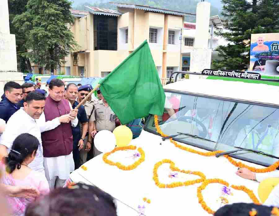 भीमताल नगर पालिका को मिले पांच नए कूड़ा वाहन, भीमताल भ्रमण के दौरान मुख्यमंत्री धामी ने नए कूड़ा वाहनों को हरी झंडी दिखाकर किया रवाना