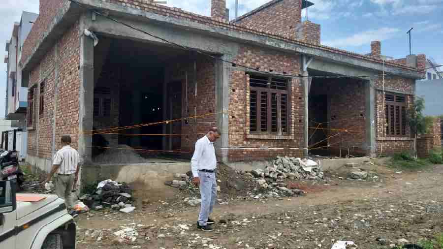 अवैध निर्माणों पर एमडीडीए का बड़ा प्रहार, दो भवन सील, तुन्तोवाला और मेहुवाला माफी में कार्रवाई, बहुमंजिला भवन समेत दो निर्माणों पर चला सीलिंग अभियान