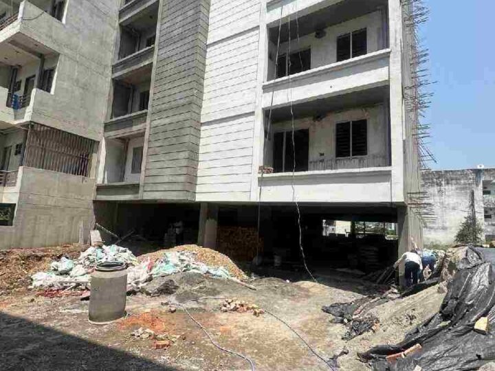 अवैध निर्माणों पर एमडीडीए का बड़ा वार, कुल्हान और चन्द्रवनी में चार भवन सील, बिना स्वीकृत मानचित्र बन रहे फ्लैट और डुप्लैक्स भवनों पर कार्रवाई, नियमों से समझौता नहीं, अवैध निर्माणों पर जारी रहेगा सख्त अभियान- बंशीधर तिवारी