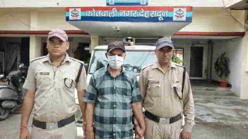 अर्बन को- ऑपरेटिव बैंक में जालसाजी कर बैंक से करोडों रूपये की धनराशि का गबन करने वाले तत्कालीन बैंक प्रबन्धक को पुलिस ने किया गिरफ्तार