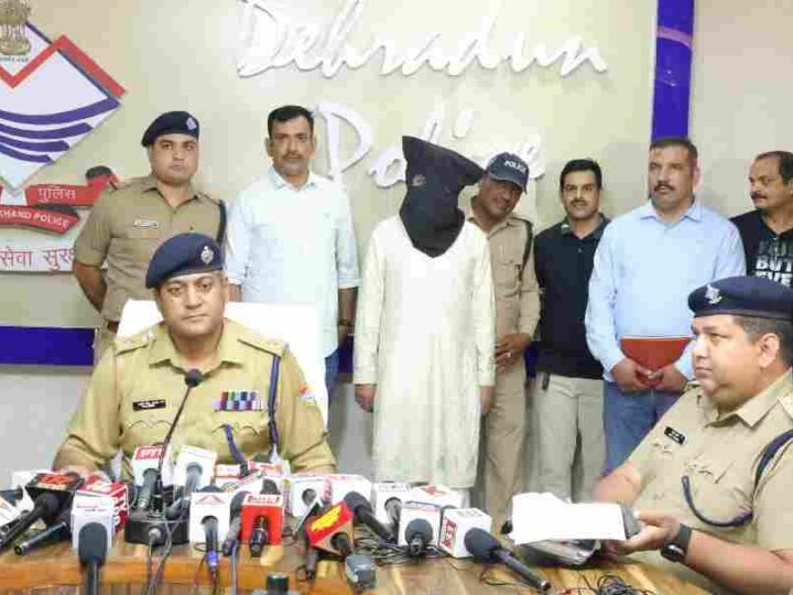अनिष्ट होने का भय दिखाकर पूजा पाठ के नाम पर आभूषण ठगने वाला ठग बाबा आया दून पुलिस की गिरफ्त में, ठगा गया लगभग 15 तोला सोना व 5 लाख की नकदी हुई बरामद