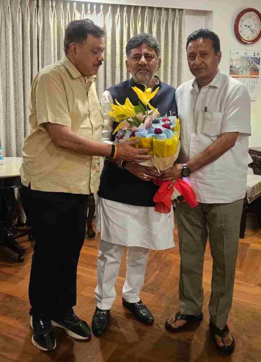 राजीव महर्षि ने कर्नाटक के मुख्यमंत्री डी.के. शिवकुमार से की शिष्टाचार भेंट