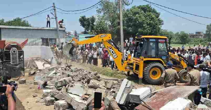 विकासनगर क्षेत्र के बैरागीवाला में हिंदू युवक की हत्या, 12 नामजद आरोपियों में से 4 आरोपी गिरफ्तार, आरोपी के घर पर गरजा बुलडोजर, घटना पर सीएम धामी की दो टूक, जिहादी और हिंसक मानसिकता को किसी भी कीमत पर बख्शा नहीं जाएगा