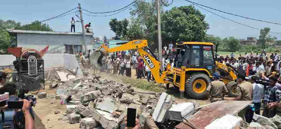 विकासनगर क्षेत्र के बैरागीवाला में हिंदू युवक की हत्या, 12 नामजद आरोपियों में से 4 आरोपी गिरफ्तार, आरोपी के घर पर गरजा बुलडोजर, घटना पर सीएम धामी की दो टूक, जिहादी और हिंसक मानसिकता को किसी भी कीमत पर बख्शा नहीं जाएगा