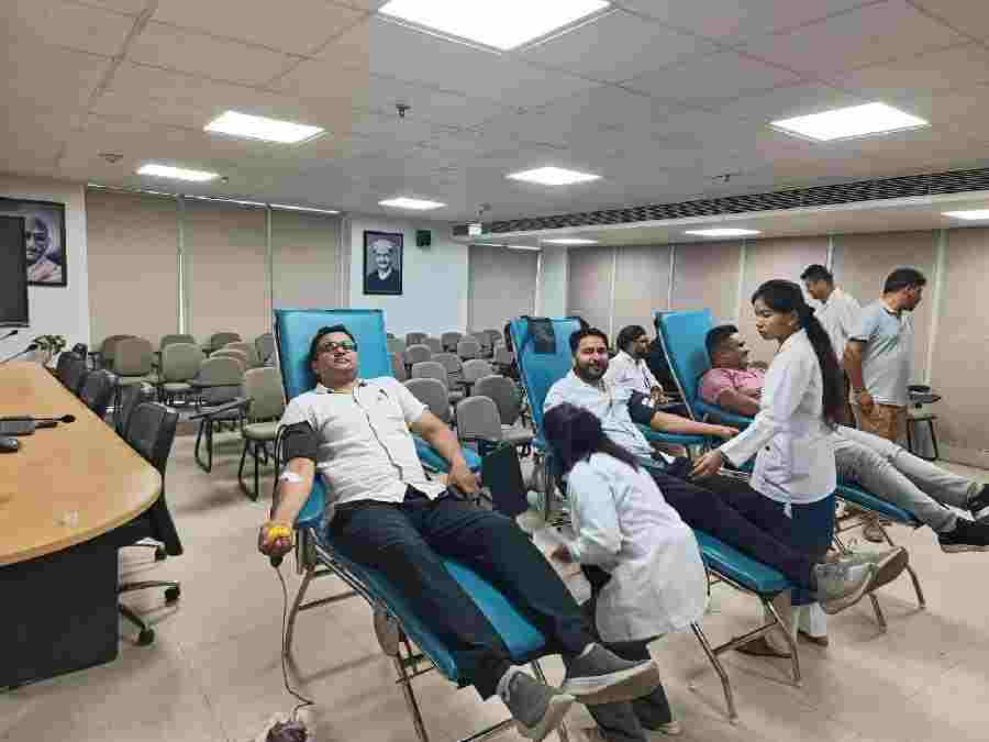 एमडीडीए कार्यालय में रक्तदान शिविर का आयोजन, अधिकारियों-कर्मचारियों ने बढ़-चढ़कर किया प्रतिभाग, रक्तदान शिविर में किया गया 40 यूनिट रक्त संग्रहित, एक यूनिट रक्त से बच सकती हैं 3 जिंदगियां