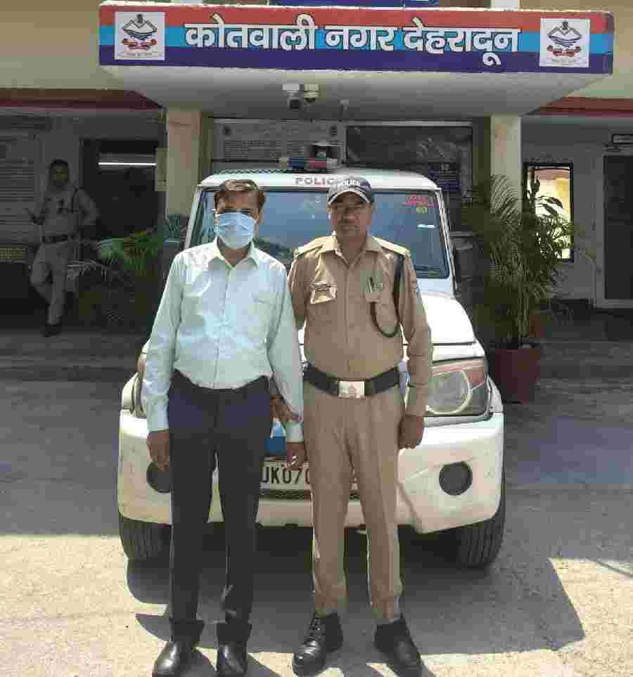 जालसाजी कर अर्बन को- ऑपरेटिव बैंक से करोडों रूपये की धनराशि का गबन करने वाले 1 और अभियुक्त को दून पुलिस ने किया गिरफ्तार