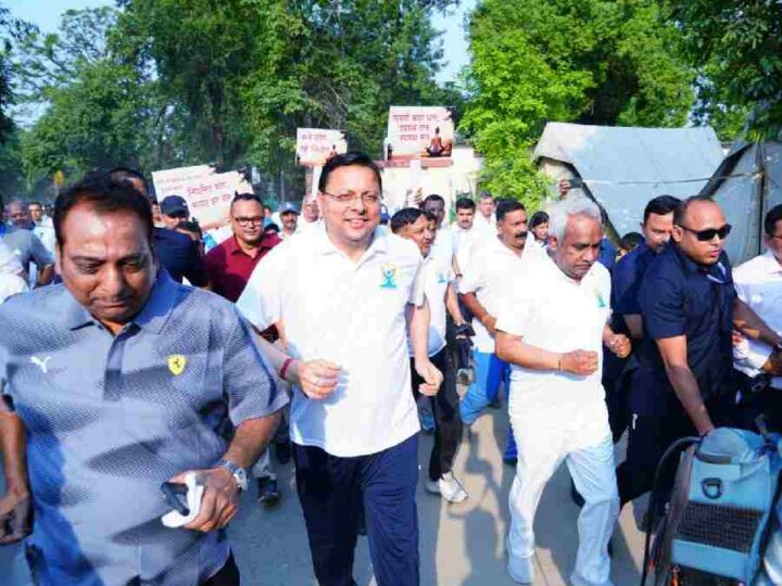 सीएम धामी ने पुलिस लाइन, देहरादून में 12वें अंतरराष्ट्रीय योग दिवस के उपलक्ष्य में आयोजित रन फॉर योगा कार्यक्रम में किया प्रतिभाग