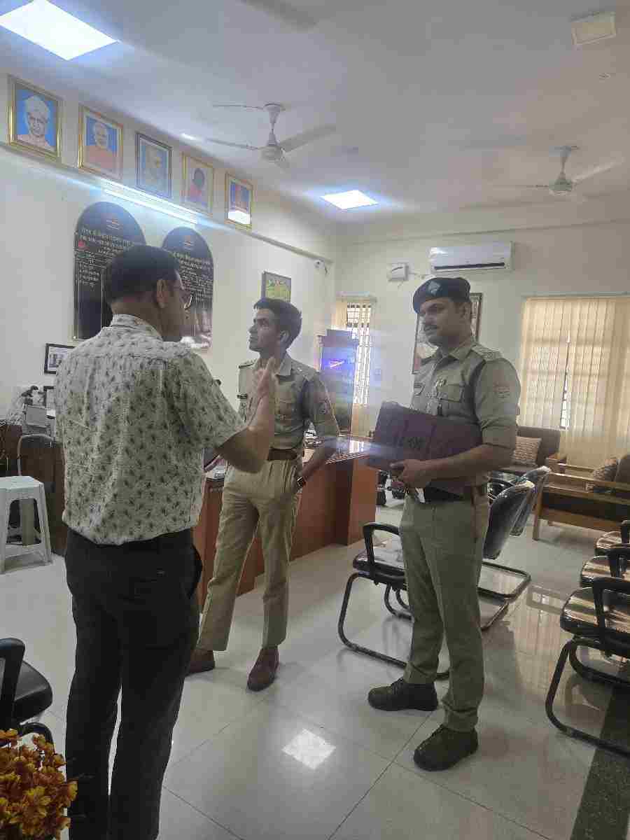 राष्ट्रीय परीक्षा एजेंसी द्वारा आयोजित NEET(UG) की परीक्षा के लिये दून पुलिस ने कसी कमर, परीक्षा केंद्रों में स्थापित कंट्रोल रूम, जैमर, सीसीटीवी कैमरो की क्रियाशीलता, प्रवेश/निकासी की व्यवस्था आदि का लिया जायजा