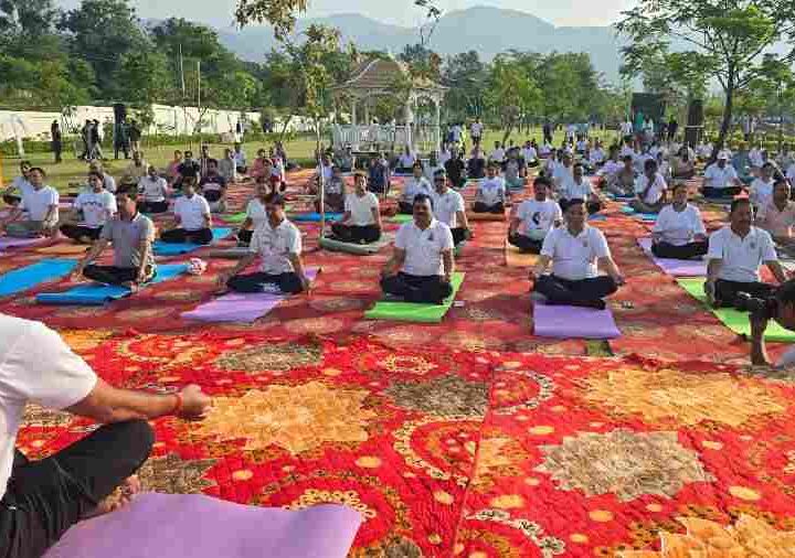 योग की छांव में विकास का संकल्प, एमडीडीए सिटी फॉरेस्ट पार्क बना स्वास्थ्य और प्रकृति का महाकुंभ, मुख्य सचिव संग हजारों लोगों ने किया योग, प्रकृति की गोद से गूंजा स्वास्थ्य का संदेश, सिटी फॉरेस्ट पार्क में अंतरराष्ट्रीय योग दिवस पर जुटे 1000 से अधिक लोग, योग-प्राणायाम के साथ स्वस्थ उत्तराखंड का लिया संकल्प