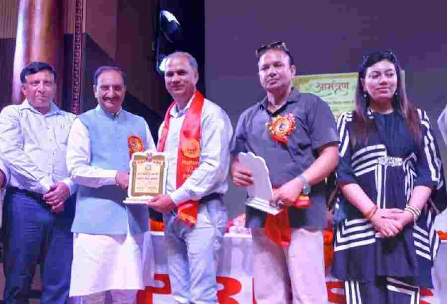 राष्ट्रीय गौरव सम्मान से सम्मानित हुए विशाल त्यागी, पूर्व मुख्यमंत्री एवं प्रख्यात शिक्षाविद् डॉ. रमेश पोखरियाल ‘निशंक’ ने किया सम्मान