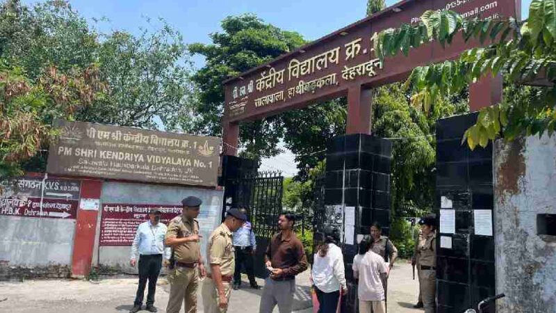 राष्ट्रीय परीक्षा एजेंसी द्वारा आयोजित (NEET) की परीक्षा को दून पुलिस ने सुरक्षा के साथ सकुशल कराया सम्पन्न