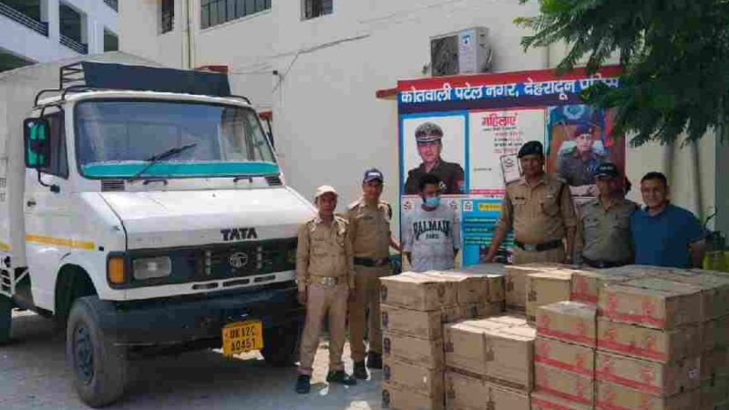 दून पुलिस तथा एसटीएफ उत्तराखंड की संयुक्त टीम ने 1 अवैध शराब तस्कर को किया गिरफ्तार, 8 लाख रुपये मूल्य की 80 पेटी अवैध अग्रेजी शराब को किया बरामद