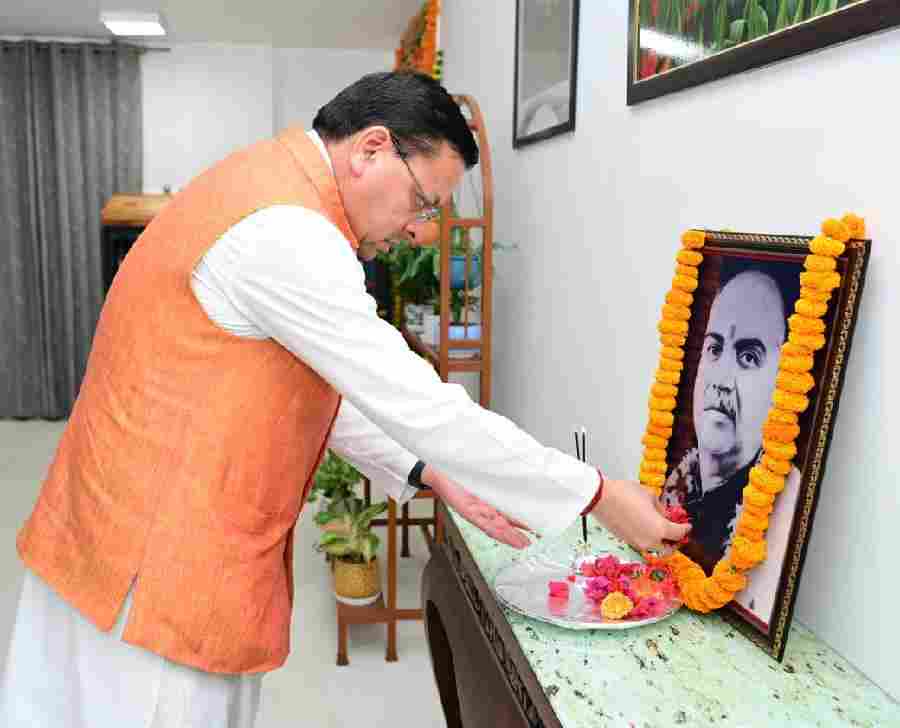 मुख्यमंत्री धामी ने भारतीय जनसंघ के संस्थापक, प्रखर राष्ट्रवादी चिंतक एवं महान शिक्षाविद् डॉ. श्यामा प्रसाद मुखर्जी की पुण्य तिथि पर उनके चित्र पर श्रद्धा सुमन अर्पित कर भावपूर्ण स्मरण किया