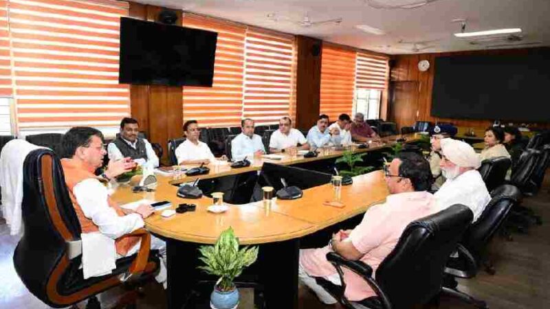 मुख्यमंत्री धामी ने उच्चस्तरीय बैठक में अधिकारियों को दिए निर्देश,  चारधाम एवं हेमकुंट साहिब यात्रा पर आने वाले सभी श्रद्धालुओं की सुख-सुविधाओं का रखा जाए विशेष ध्यान