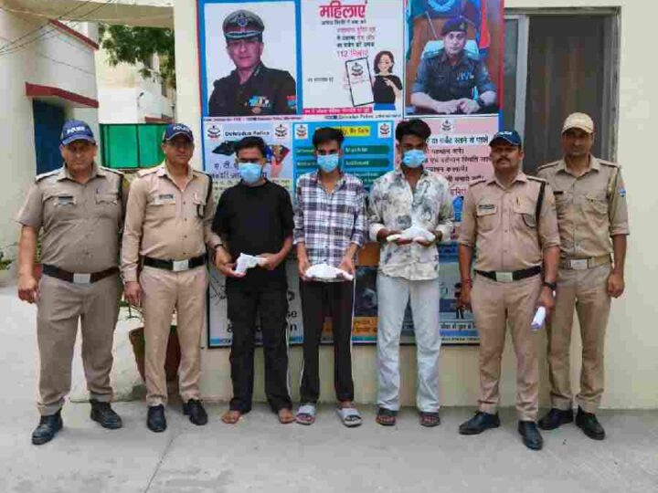 15 हजार रू0 का ईनामी अभियुक्त आया दून पुलिस के शिंकजे में, ईनामी अभियुक्त सहित 3 अभियुक्त गिरफ्तार