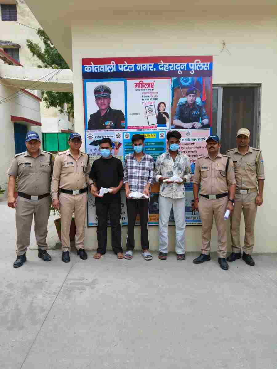 15 हजार रू0 का ईनामी अभियुक्त आया दून पुलिस के शिंकजे में, ईनामी अभियुक्त सहित 3 अभियुक्त गिरफ्तार
